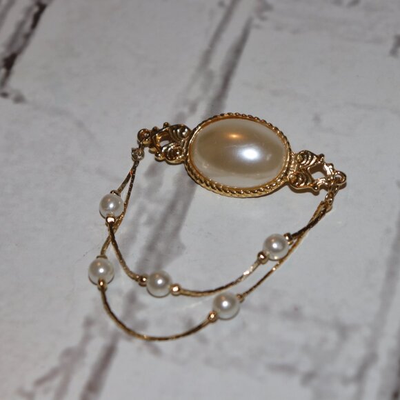 Vintage Jewelry - 👑 Vintage Gold & Faux Pearl Brooch with Chain Drop – 2.75" Long  ✨